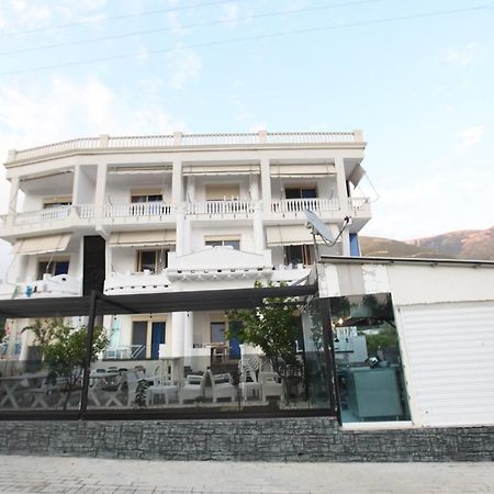 Hotel Kristal Борш Екстериор снимка
