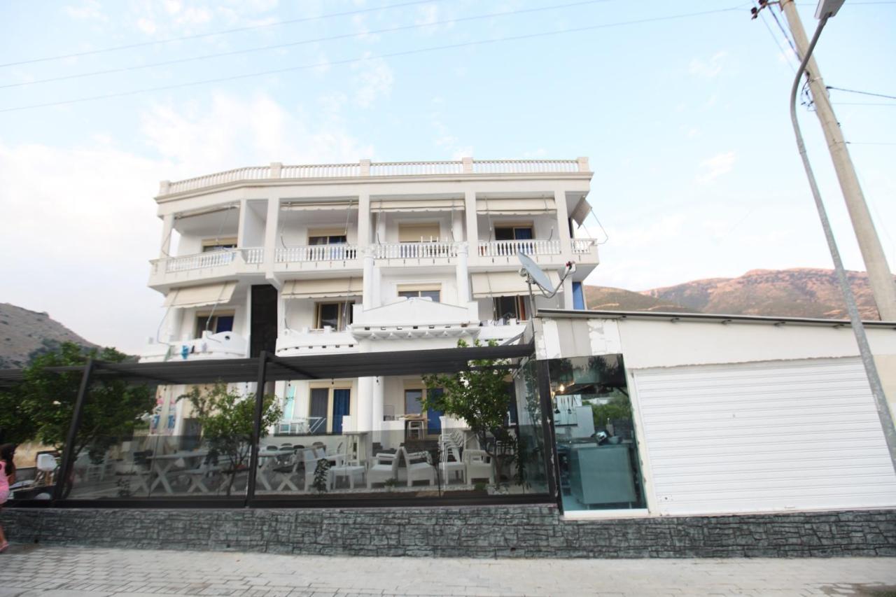 Hotel Kristal Борш Екстериор снимка