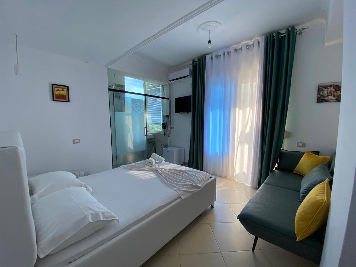 Hotel Kristal Борш Екстериор снимка