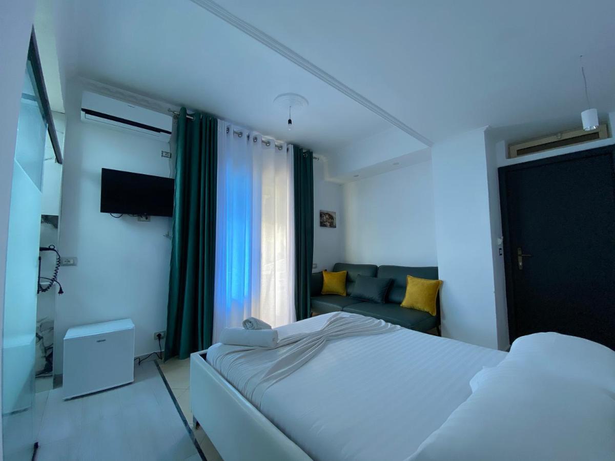 Hotel Kristal Борш Екстериор снимка