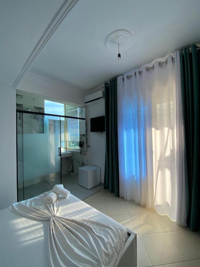Hotel Kristal Борш Екстериор снимка