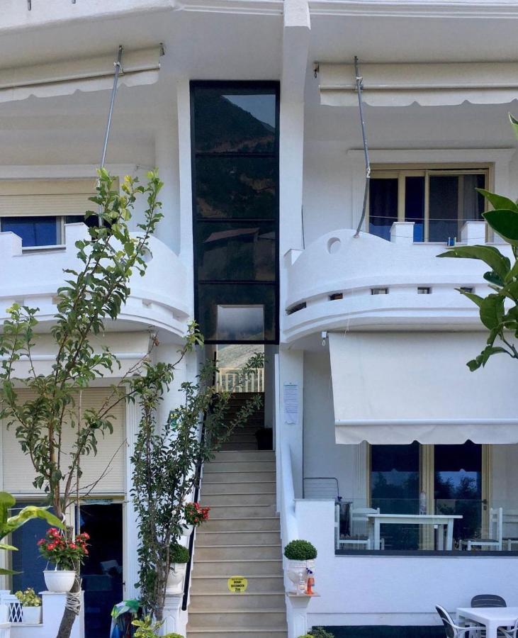 Hotel Kristal Борш Екстериор снимка