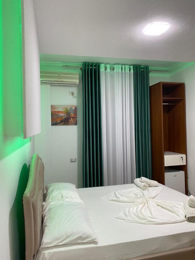 Hotel Kristal Борш Екстериор снимка