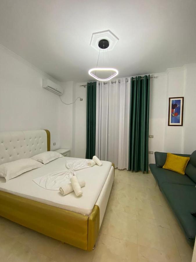 Hotel Kristal Борш Екстериор снимка