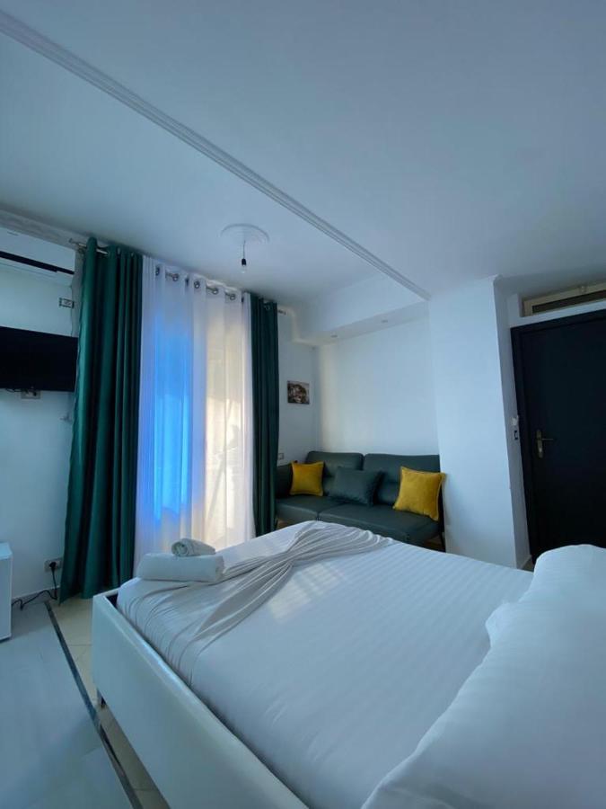 Hotel Kristal Борш Екстериор снимка