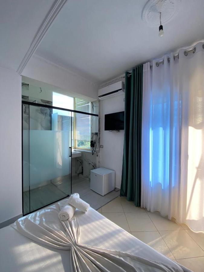 Hotel Kristal Борш Екстериор снимка