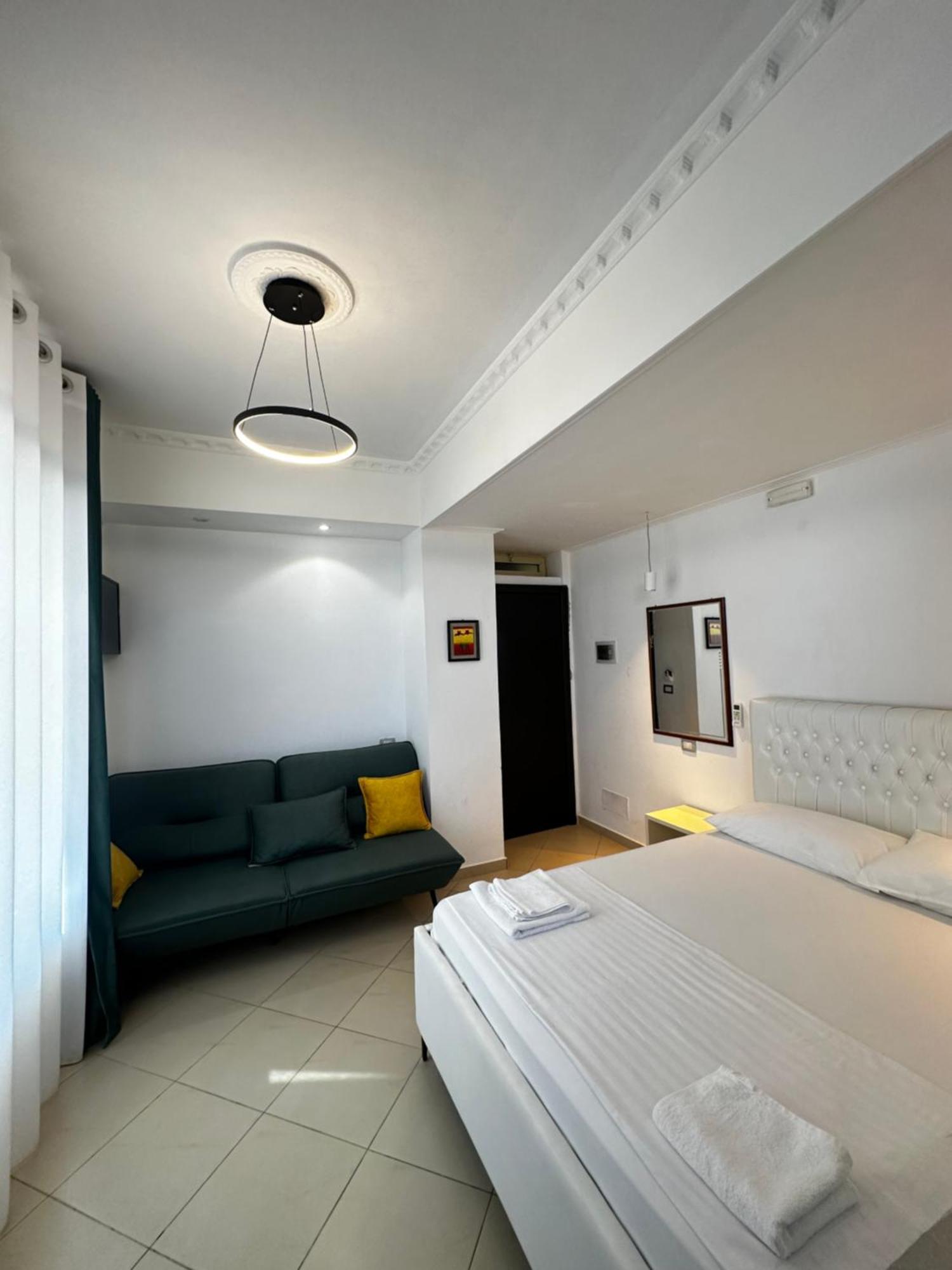 Hotel Kristal Борш Екстериор снимка