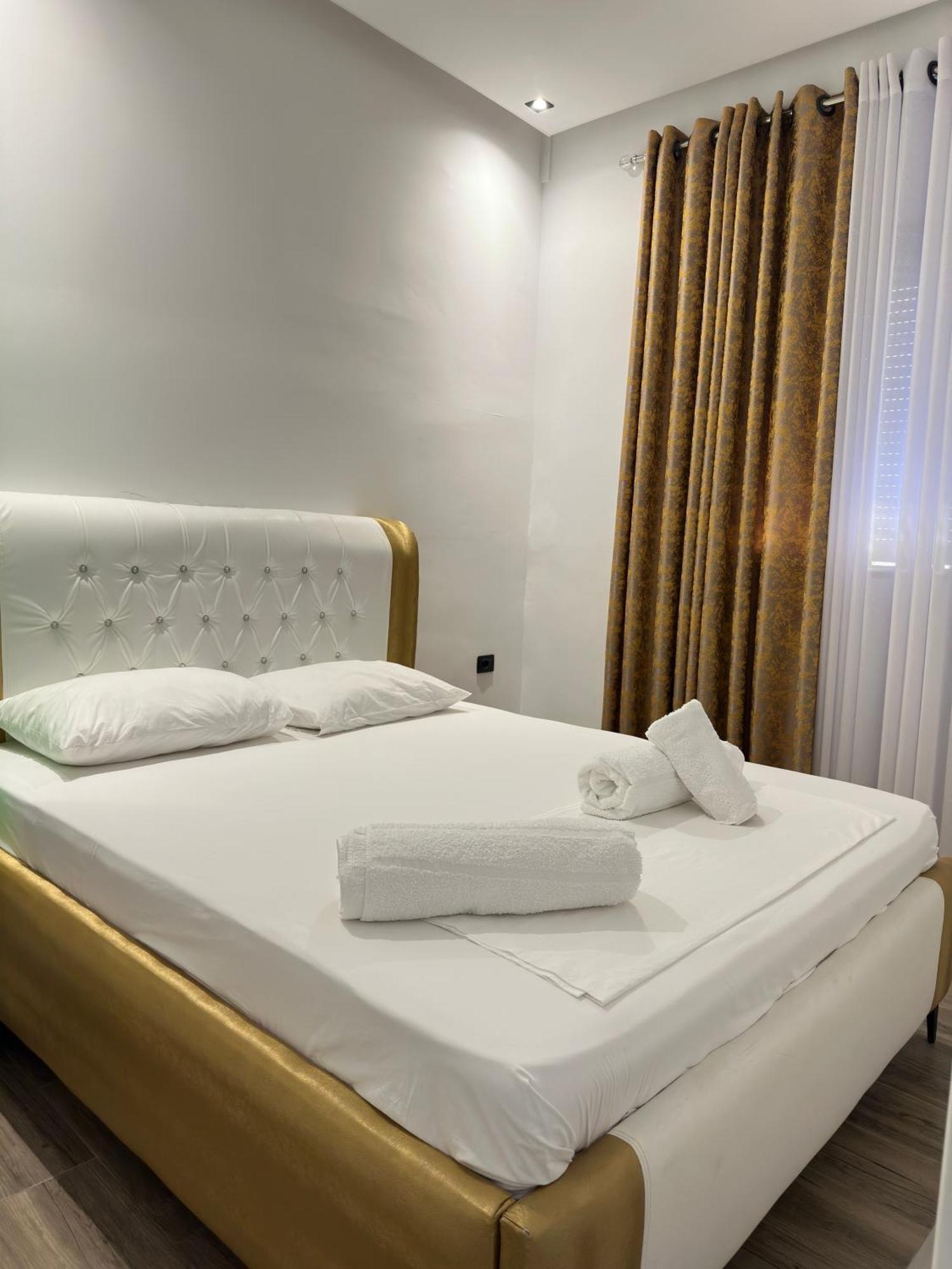 Hotel Kristal Борш Екстериор снимка