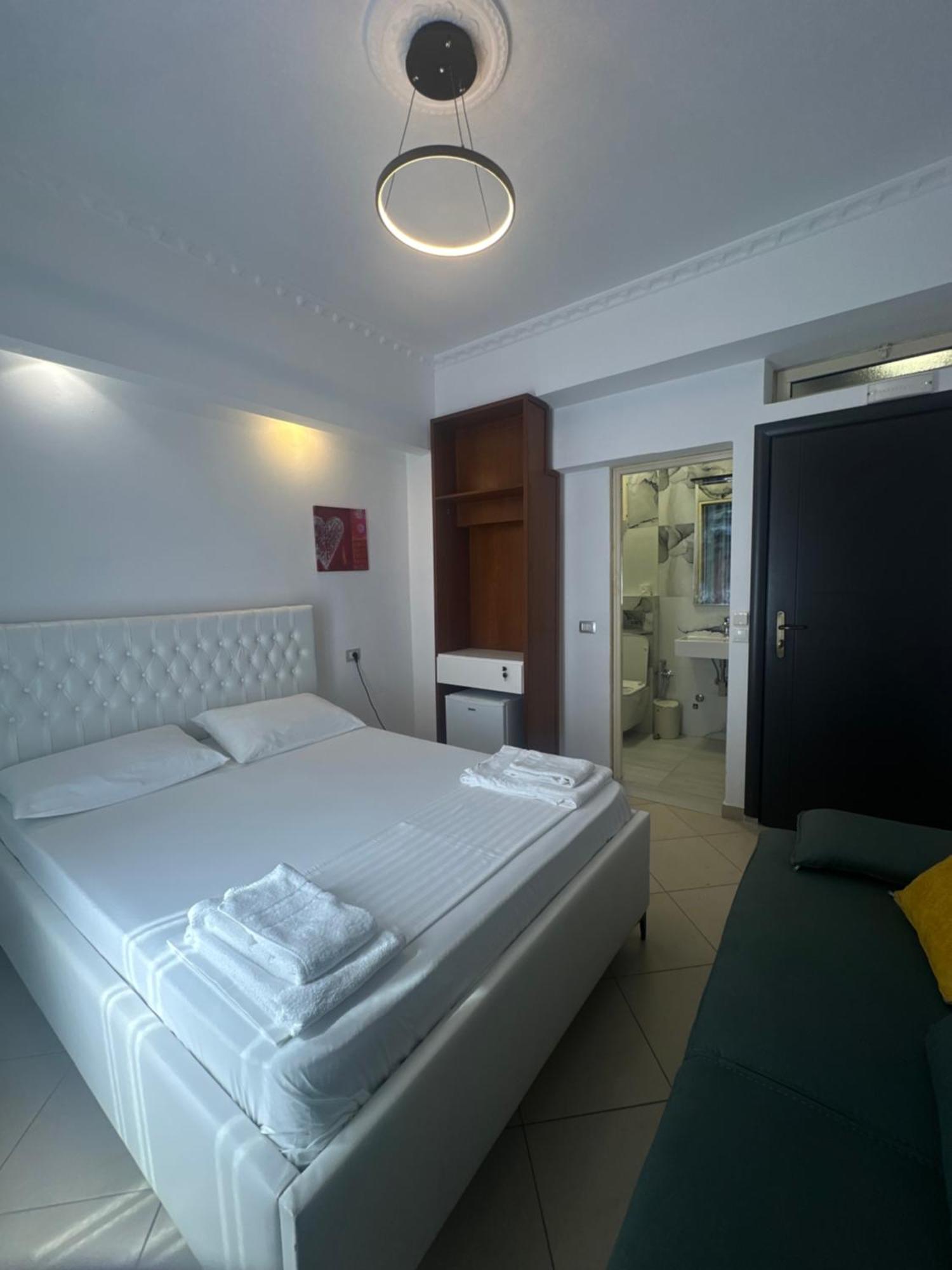 Hotel Kristal Борш Екстериор снимка