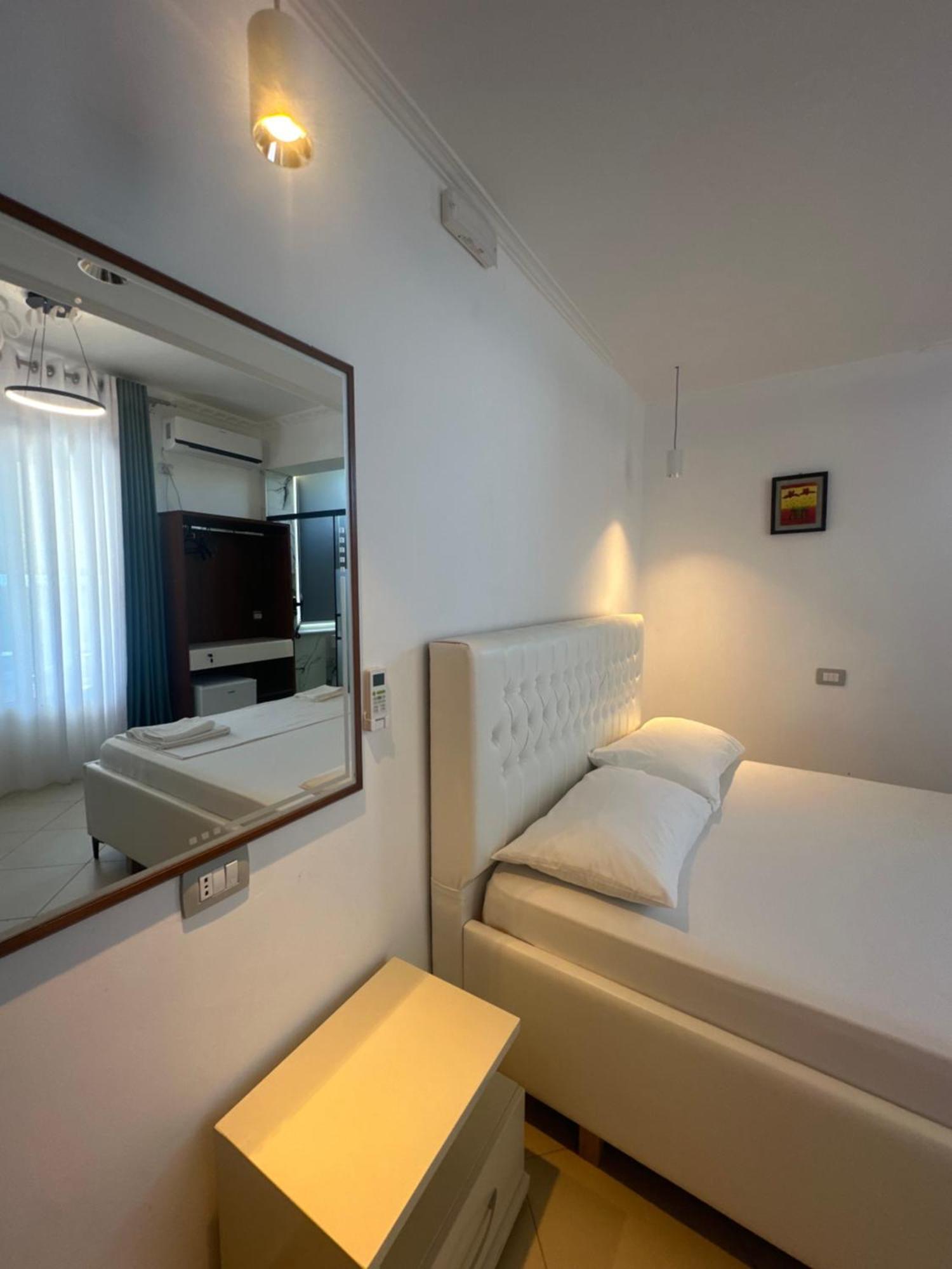 Hotel Kristal Борш Екстериор снимка