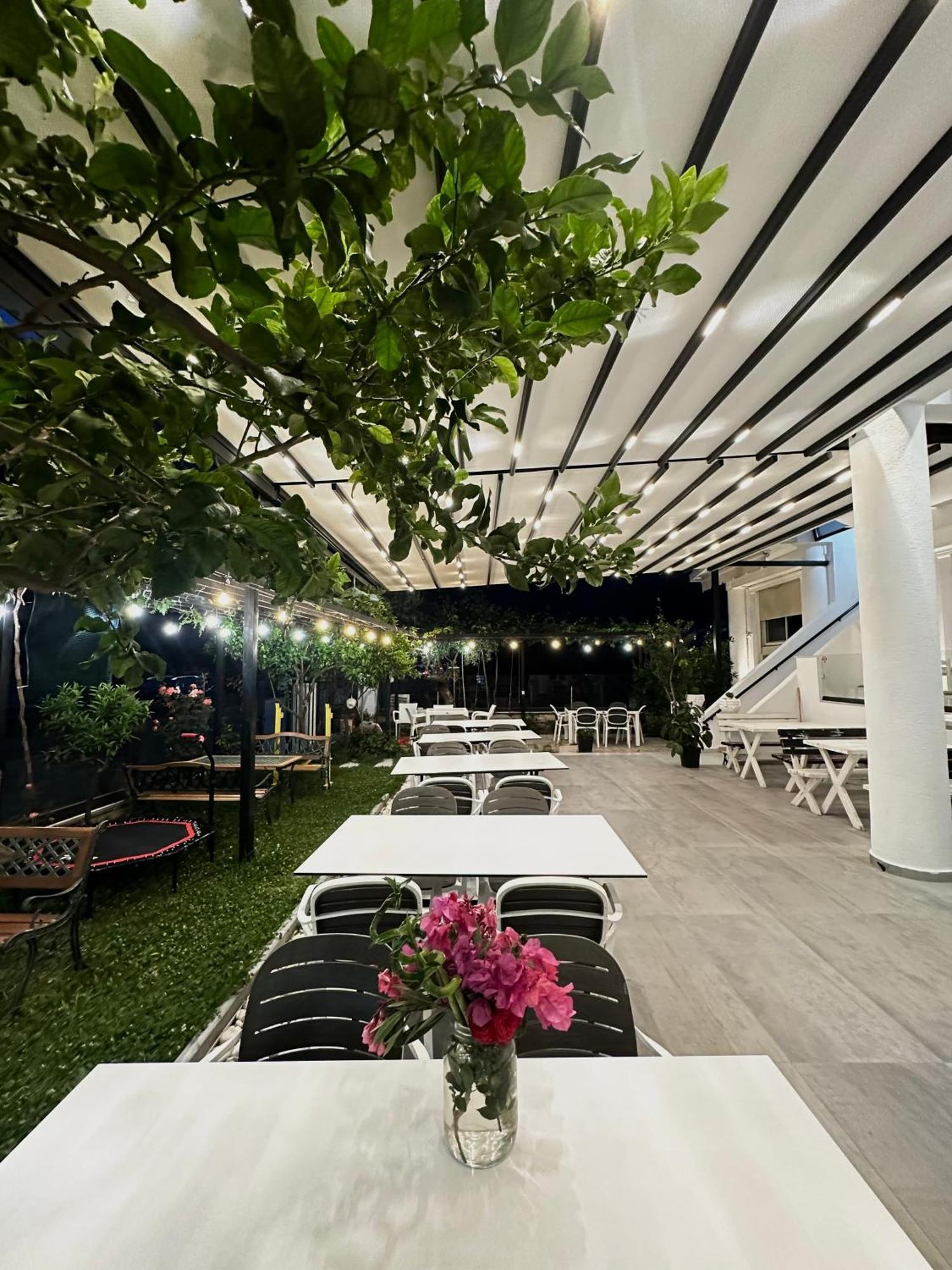 Hotel Kristal Борш Екстериор снимка