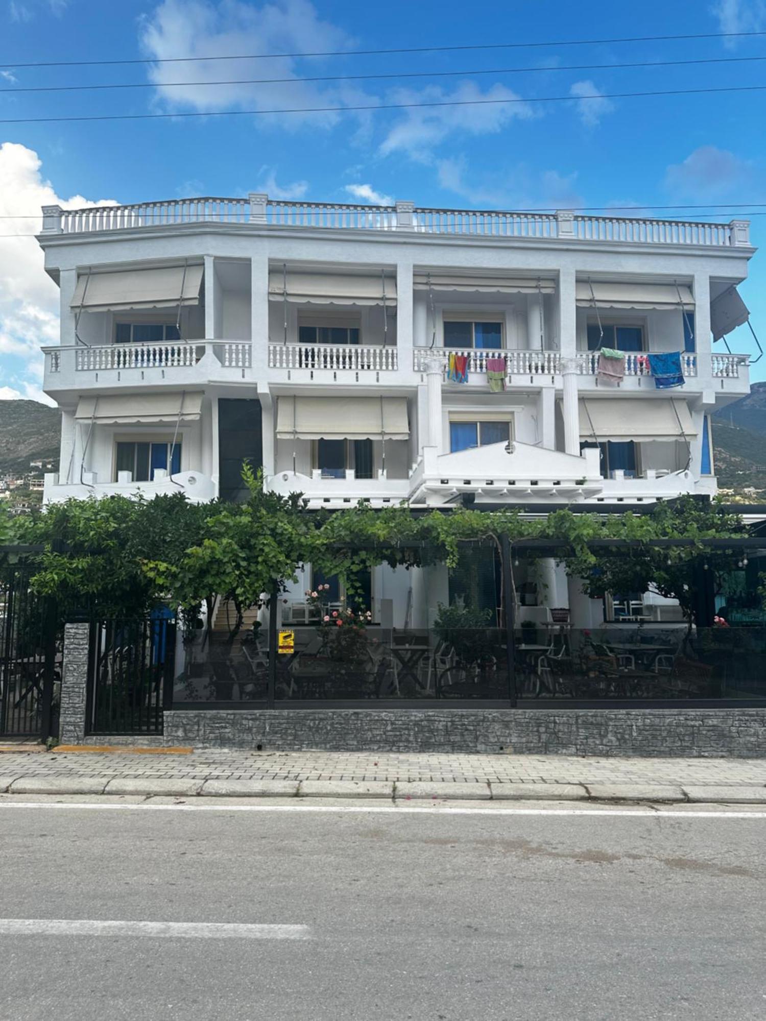 Hotel Kristal Борш Екстериор снимка