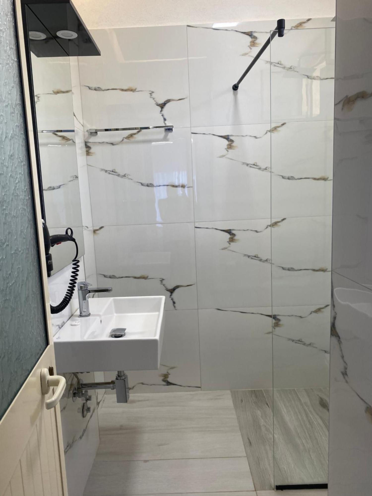 Hotel Kristal Борш Екстериор снимка